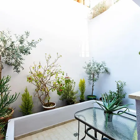 Otto - Spacious Old Town House Apartment
