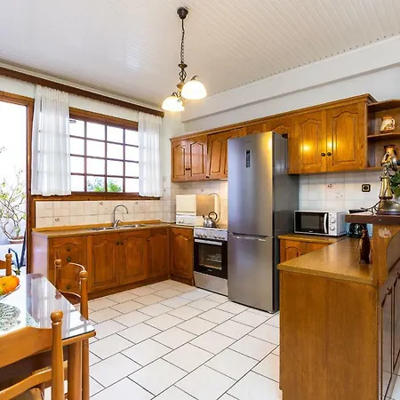Otto - Spacious Old Town House Appartamento